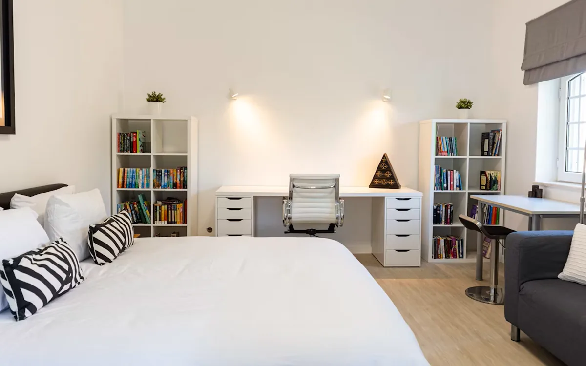 Stunning Bedroom Shelving Concepts That Feel So Modern